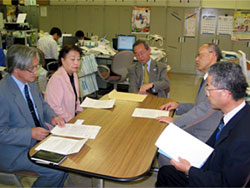 要請内容を説明し、懇談しました
